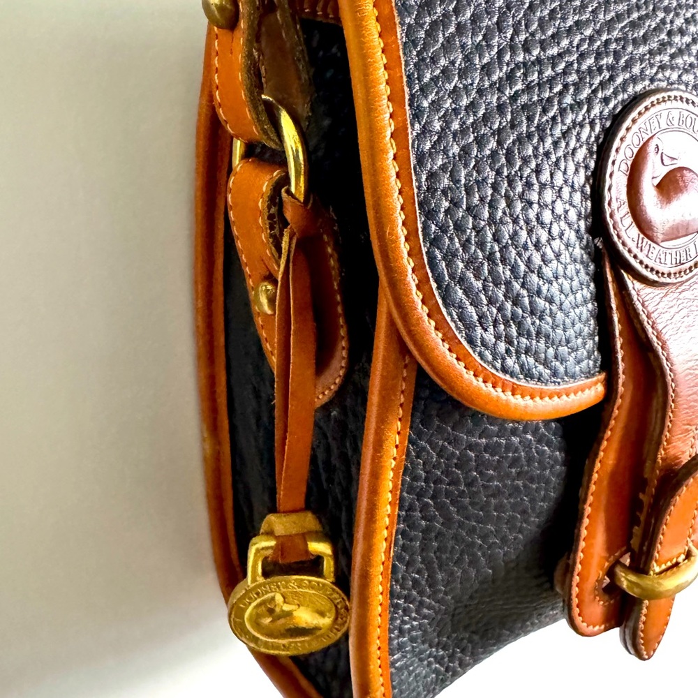 Vintage Dooney Bourke Black All Weather Leather Small Essex Crossbody Bag - Picture 3 of 6
